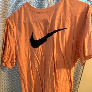 nike shirt size medium